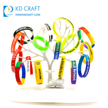 Cadeau promotionnel du fabricant pas de minimum en creux bracelet en caoutchouc de silicone écologique double face bracelet en silicone personnalisé